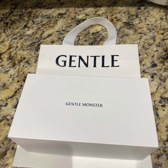 Gentle Monster sunglasses - Picture 9 of 10